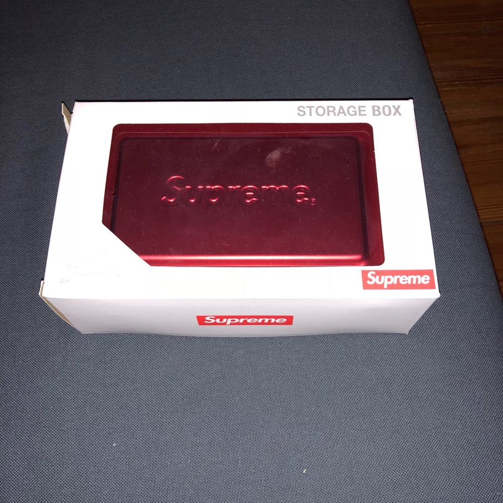 Small supreme storage box (authentic)
